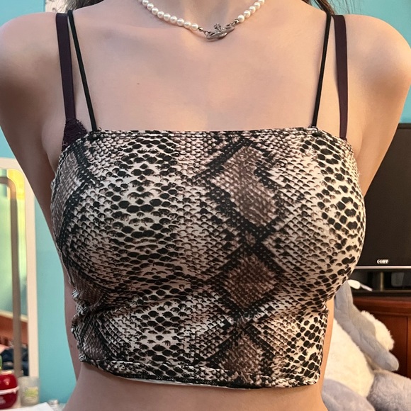 snakeskin crop top - Picture 3 of 4